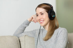 woman hearing headphones